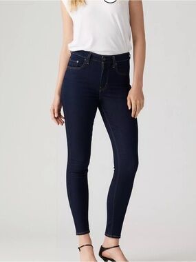 Levi’s Women’s Dark Blue Skinny Jeans - Classic Stretch Fit